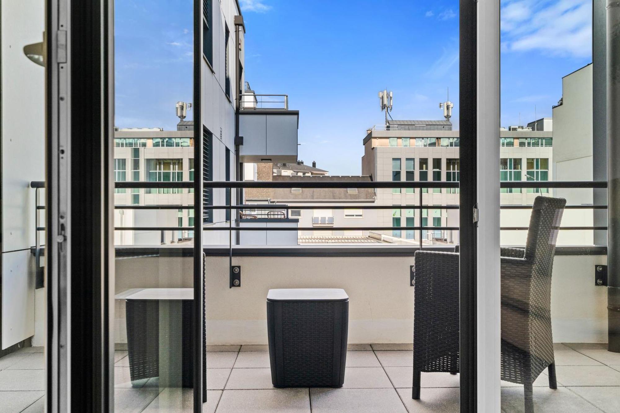Appartement Modern 1-br With Balcony In Cessange